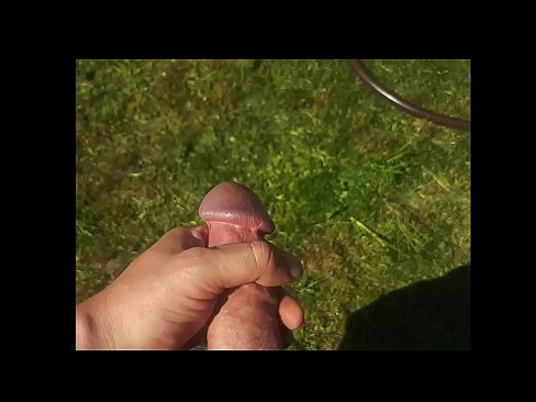 ❤️ Hottie si fa scopare a figa rosa è cums cun un squirt in un giardinu d'estate ☑ Porno à noi % co.hentaibar.ru%